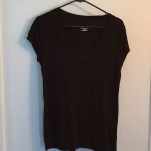 Black vneck, cap sleeve pullover